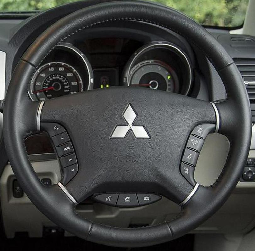 MITSUBISHI 04 Steering wheel cover