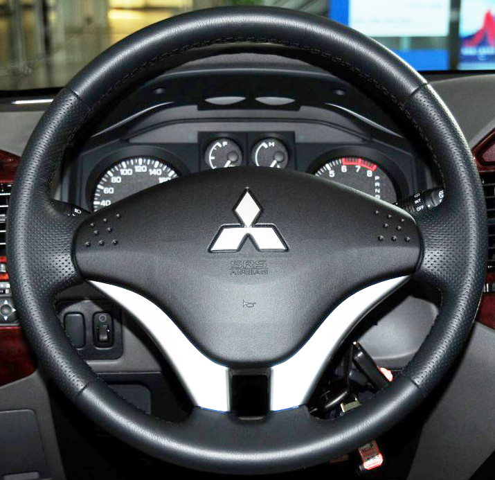 MITSUBISHI 09 Steering wheel cover