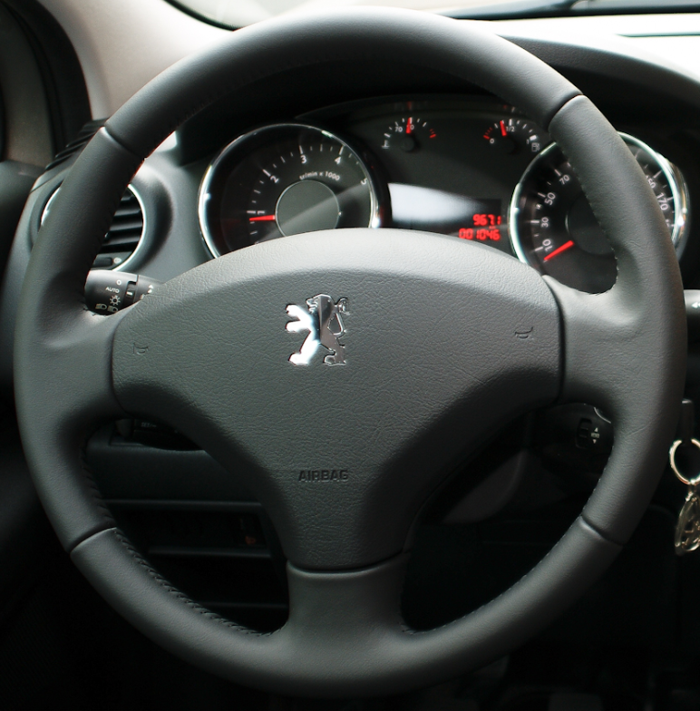 PEUGEOT 02 Steering wheel cover