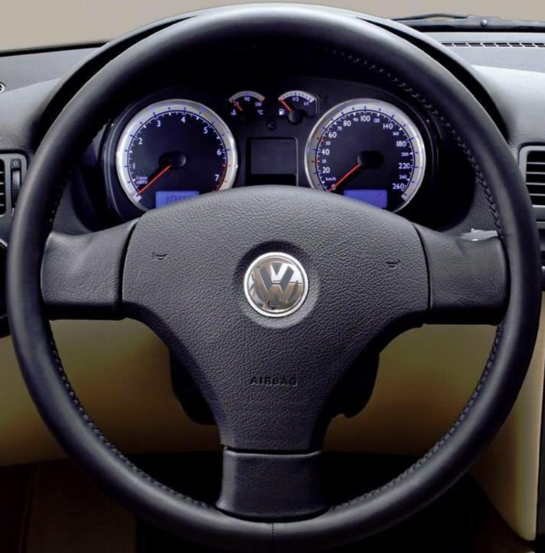 VOLKSWAGEN 26 Steering wheel cover