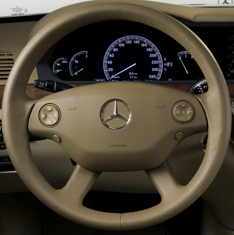 MERCEDES 18 Steering wheel cover