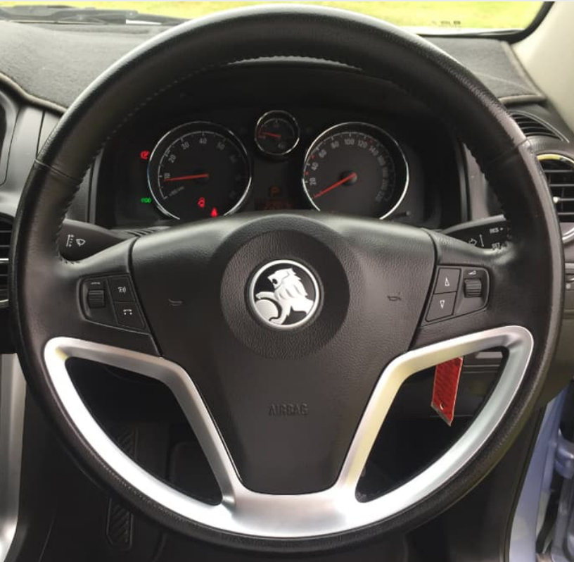 HOLDEN 04 Steering wheel cover