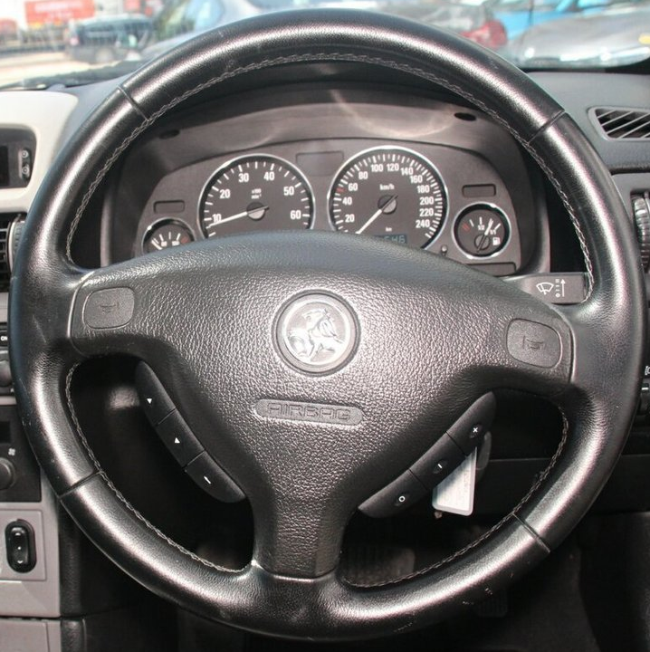 HOLDEN 08 Steering wheel cover