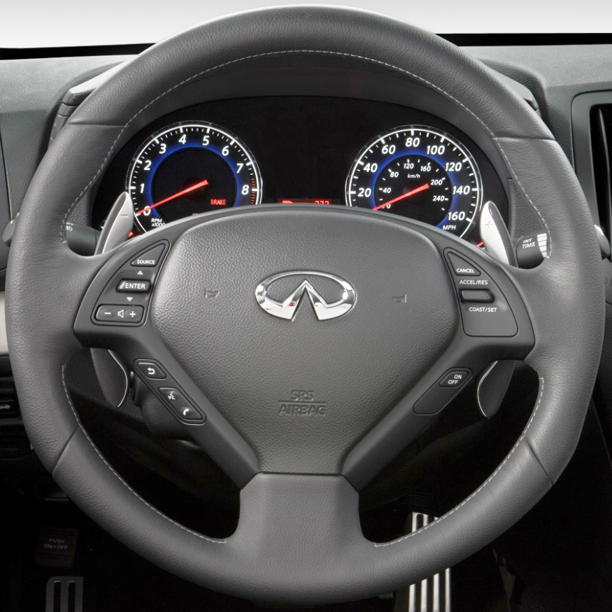 INFINITI 01 Steering wheel cover