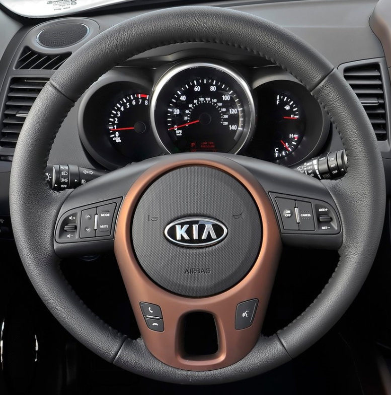 KIA 02 Steering wheel cover