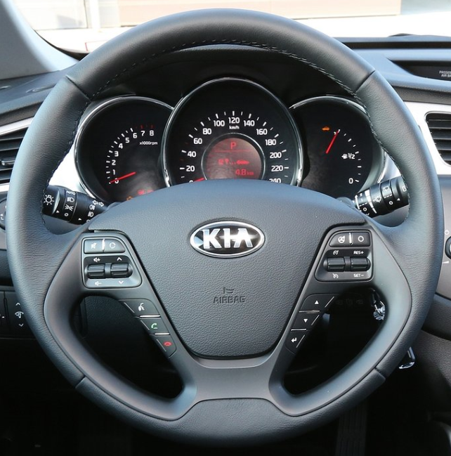 KIA 04 Steering wheel cover