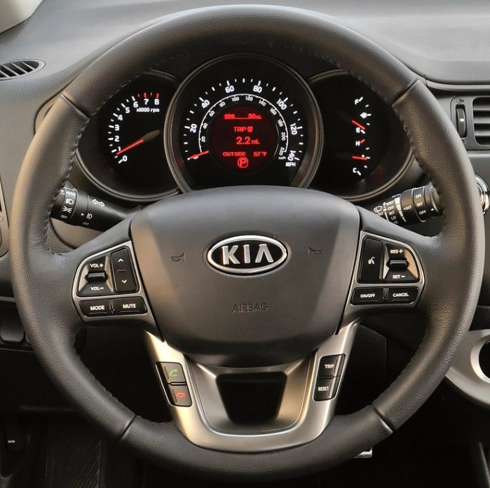 KIA 05 Steering wheel cover