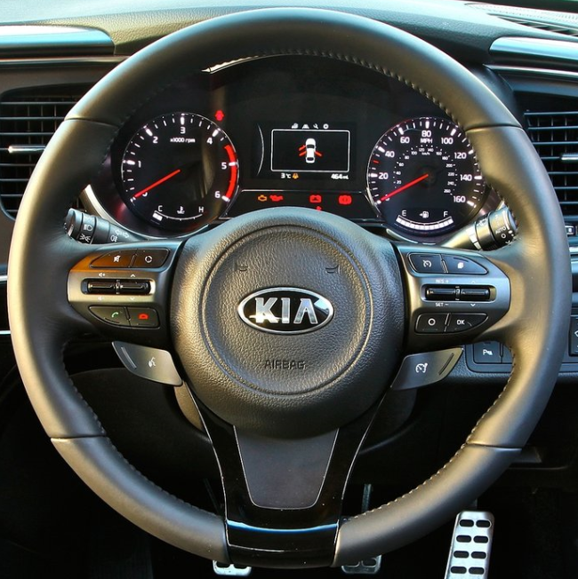 KIA 09 Steering wheel cover