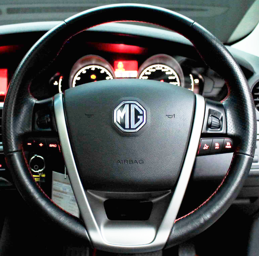 MG 03 Steering wheel cover