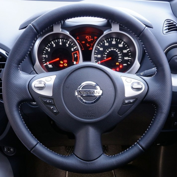 NISSAN 06 Steering wheel cover