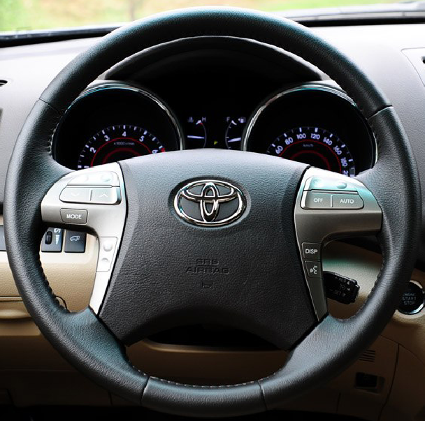 TOYOTA 05 Steering wheel cover