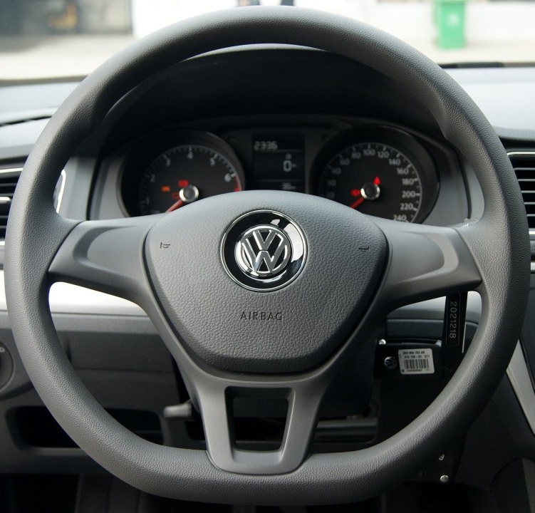 VOLKSWAGEN 10 Steering wheel cover