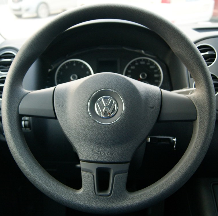 VOLKSWAGEN 12 Steering wheel cover